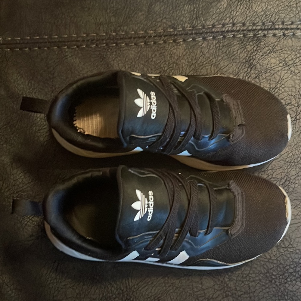 Adidas - Picture 2 of 9
